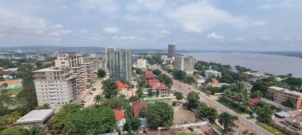 Vue sur Kinshasa et sur le fleuve Congo en RDC