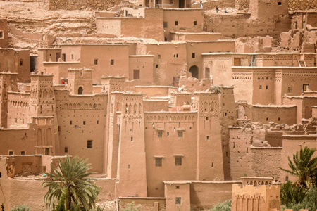 Plan large sur le village historique d'Ait Benhaddou au Maroc